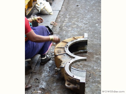 Manual cleaning of gear case (contd.)