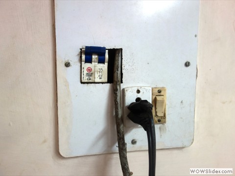 Cable touching sharp edge - vulnerable to failure