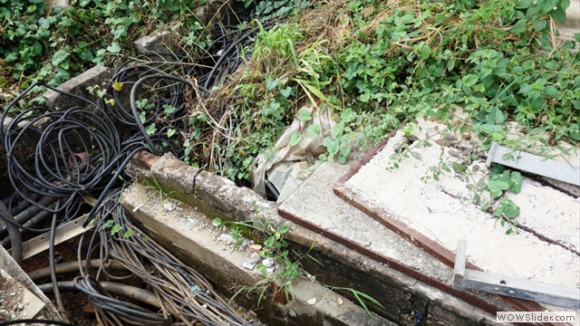 Ensure proper dressing of cable in a trench