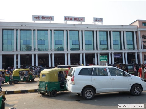 Area for detraining of passenger in front of a Railway station